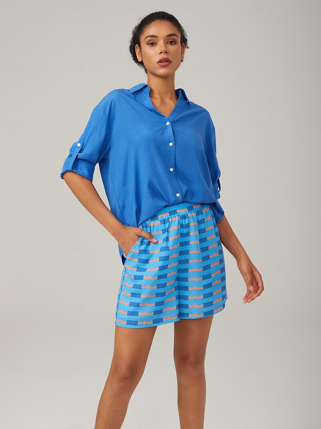 camicia blu minimalista con scollo a V in stile vacanziero del 2025 a $15.59 –P2