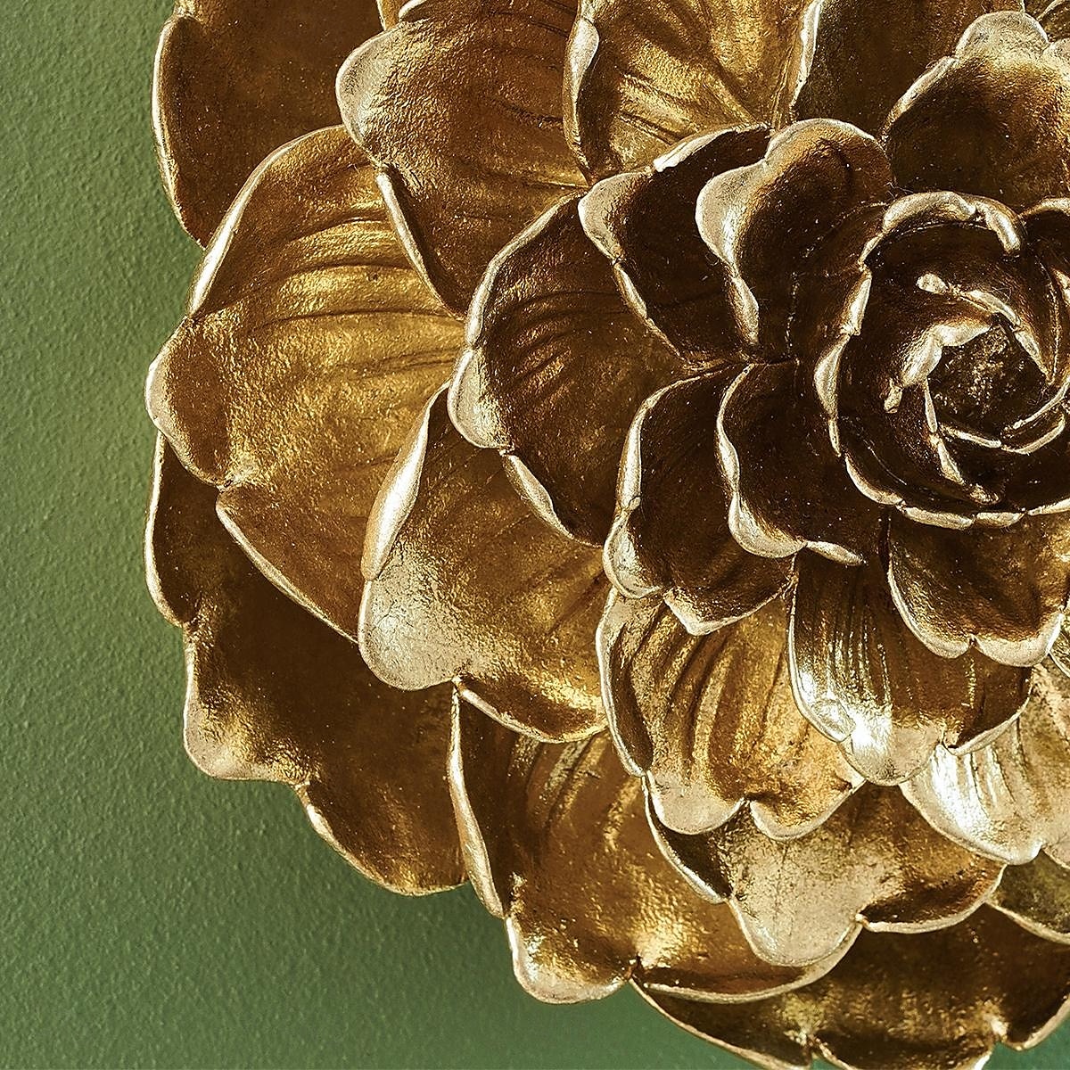 Decorazione da parete a forma di fiore a 8 strati, decorazione da parete in resina dorata vintage, ornamento artigianale fatto a mano per la decorazione di pareti di case e negozi del 2025 a $25.99 –P7