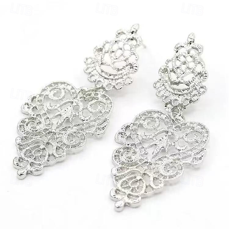 Femmes Boucles d'oreilles pendantes Classique Béni Des boucles d'oreilles Bijoux Argent / Noir / Dorée Pour Mariage Travail Quotidien Fiançailles Bal de promo de 2025 ? $19.49 –P4