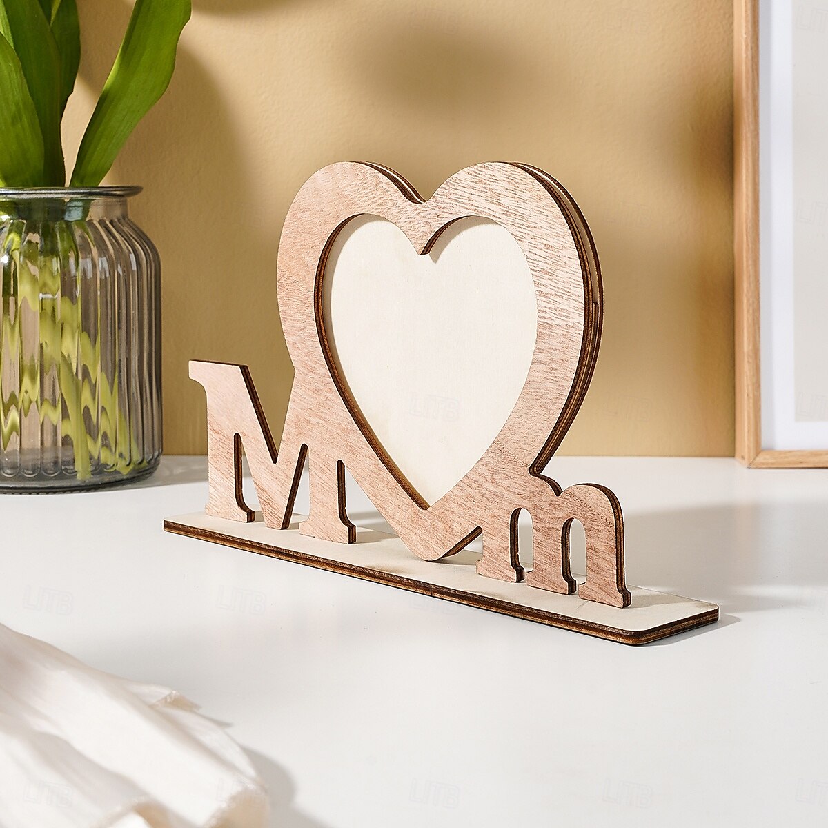 Decorazione in legno per la festa della mamma, regalo per la mamma, ornamento a forma di cuore con la lettera della mamma per il tavolo, decorazione moderna per la casa come regalo per la festa della del 2025 a $23.99 –P9