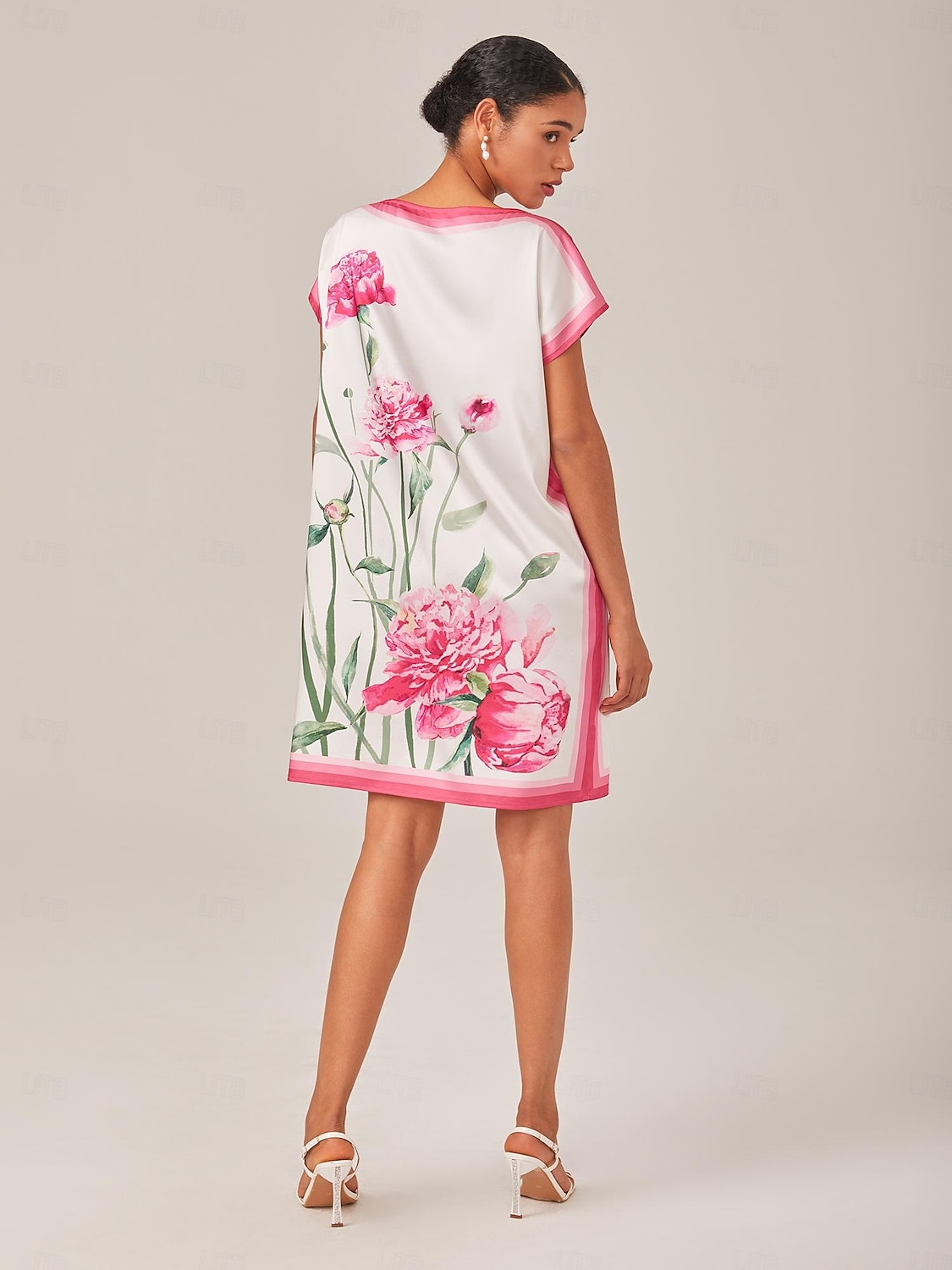 vestido midi fluido com decote canoa e estampa floral de 2025 por $71.99 –P4