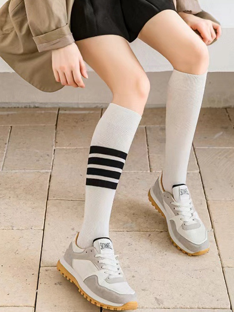 Kniehohe, asymmetrisch gestreifte Damensocken – sportliche, über die Wade reichende Baumwollsocken für Schuluniformen für Schüler, Abschlussfeiern, Cheerleading und den Alltag 2025 - $7.99 –P6