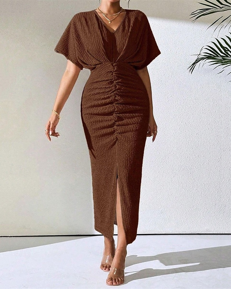 Femmes Robe Midi Robe de Soirée Robe d'été Mode Classique Moderne Extérieur Vacances Fête Coupe régulière Uni Sans manches Col en V Noir Marron Abricot Été de 2025 ? $28.99 –P1