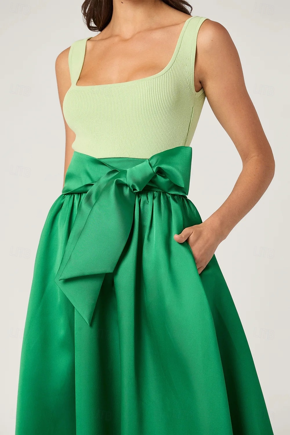 Abito da Sera A-Line Abito in Stile Celebrità Abito Formale Ospite di Matrimonio Lunghezza Completa Senza Maniche Collo Quadrato Cintura  Nastro Top a Coste Raso Gonna con Fiocco(i) del 2025 a $149.99 –P2