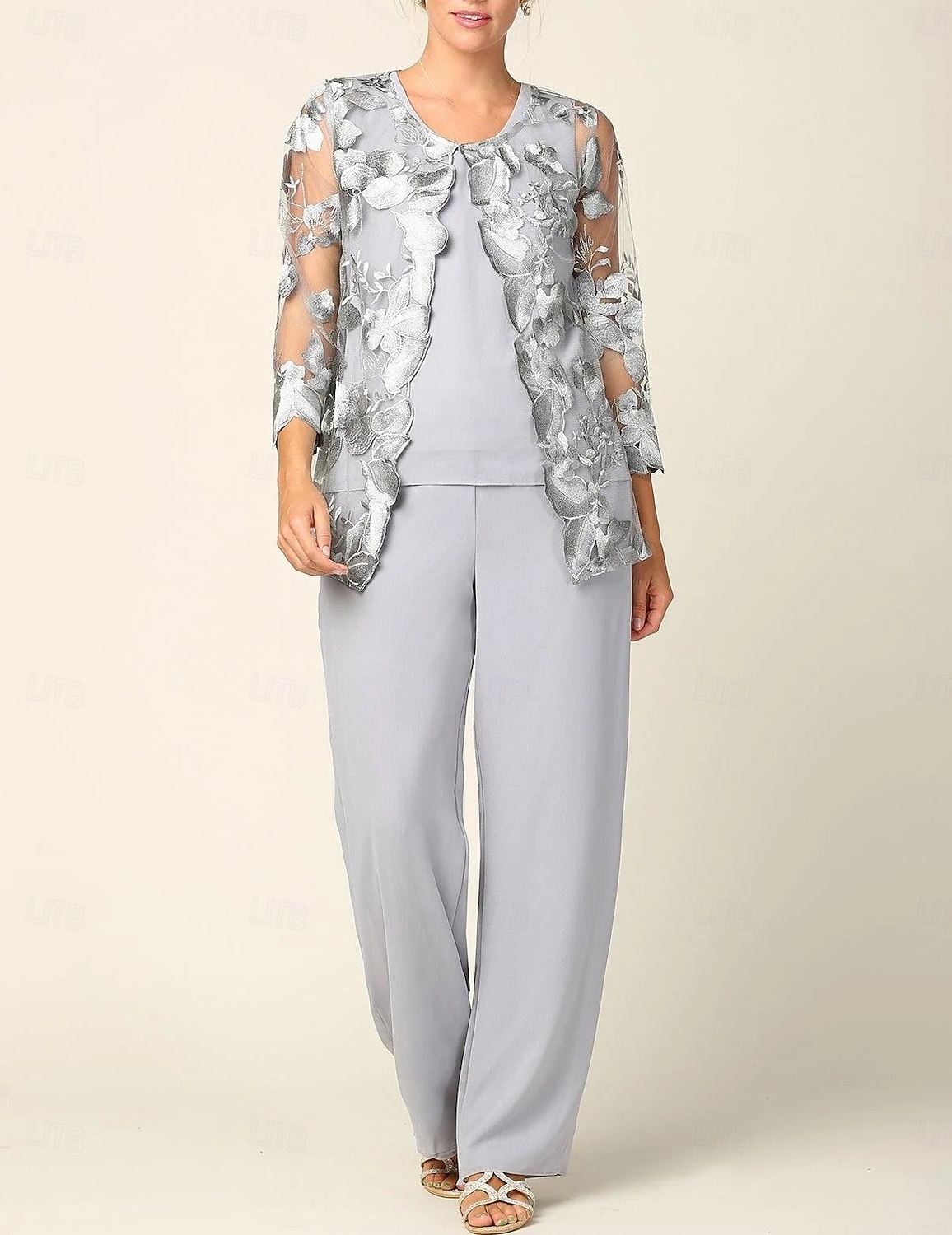 Completo pantaloni 3 Pezzi Madre della Sposa Abito Elegante Collo Sereno Lunghezza Piena Chiffon Maniche Lunghe Avvolgente Inclusa con Ricamo in Pizzo del 2025 a $158.99 –P10