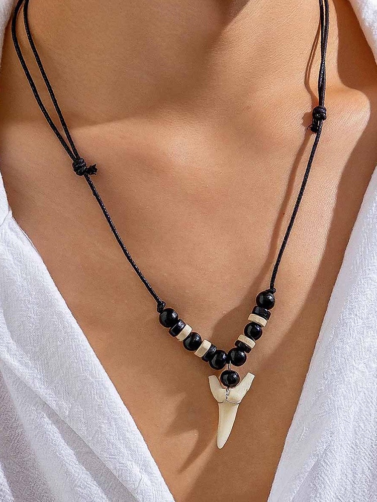 Collana con ciondolo a forma di dente di squalo da uomo – gioiello da surfista con perline in stile tribale fatto a mano con cordino regolabile per spiaggia, vacanze e abbigliamento casual del 2026 a $11.99 –P2