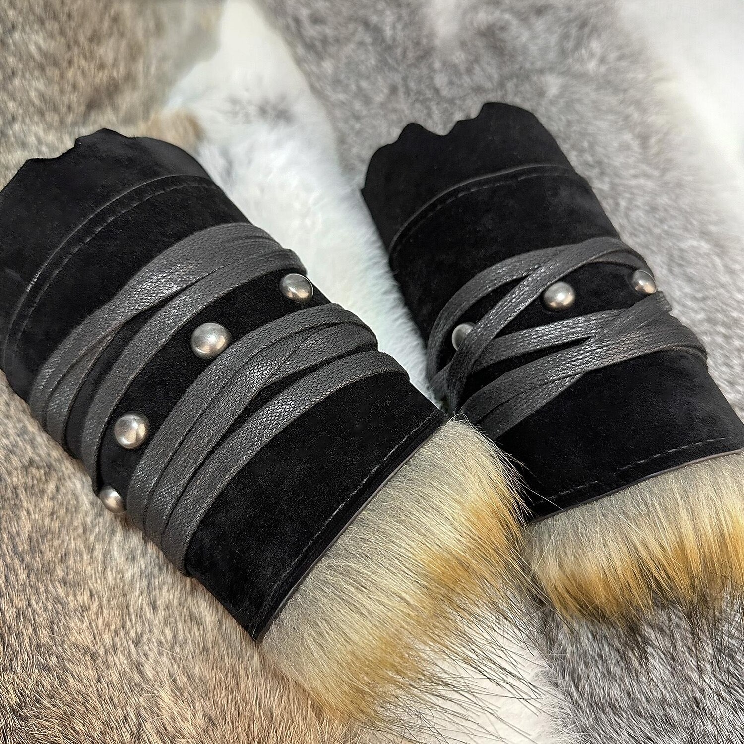 Retro / vintage Keskiaika Renessanssi Ranneke Soturi Viikinki Naamiaispuku Miesten Viikinki Halloween Karnevaali Juhla Suoritus LARP Aikuisten 1 rannetuki / JOS TARVITSET PARIN, TILAA 2 Käsivartijat 2026 - $37.99 –P7