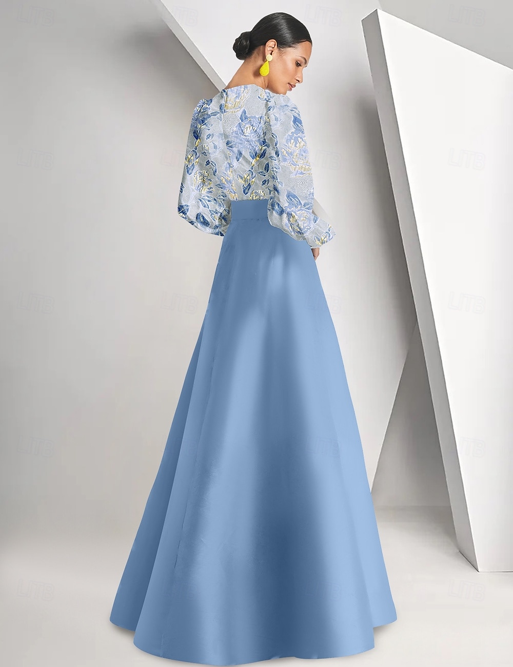 Bloemen Brocade Organza Avond Gown Celebrity Stijl Jurk Formele Bruiloft Gast Vloer Lengte Lange Mouw V Hals Ceintuur  Sash met Split 2025 - $135.99 –P3