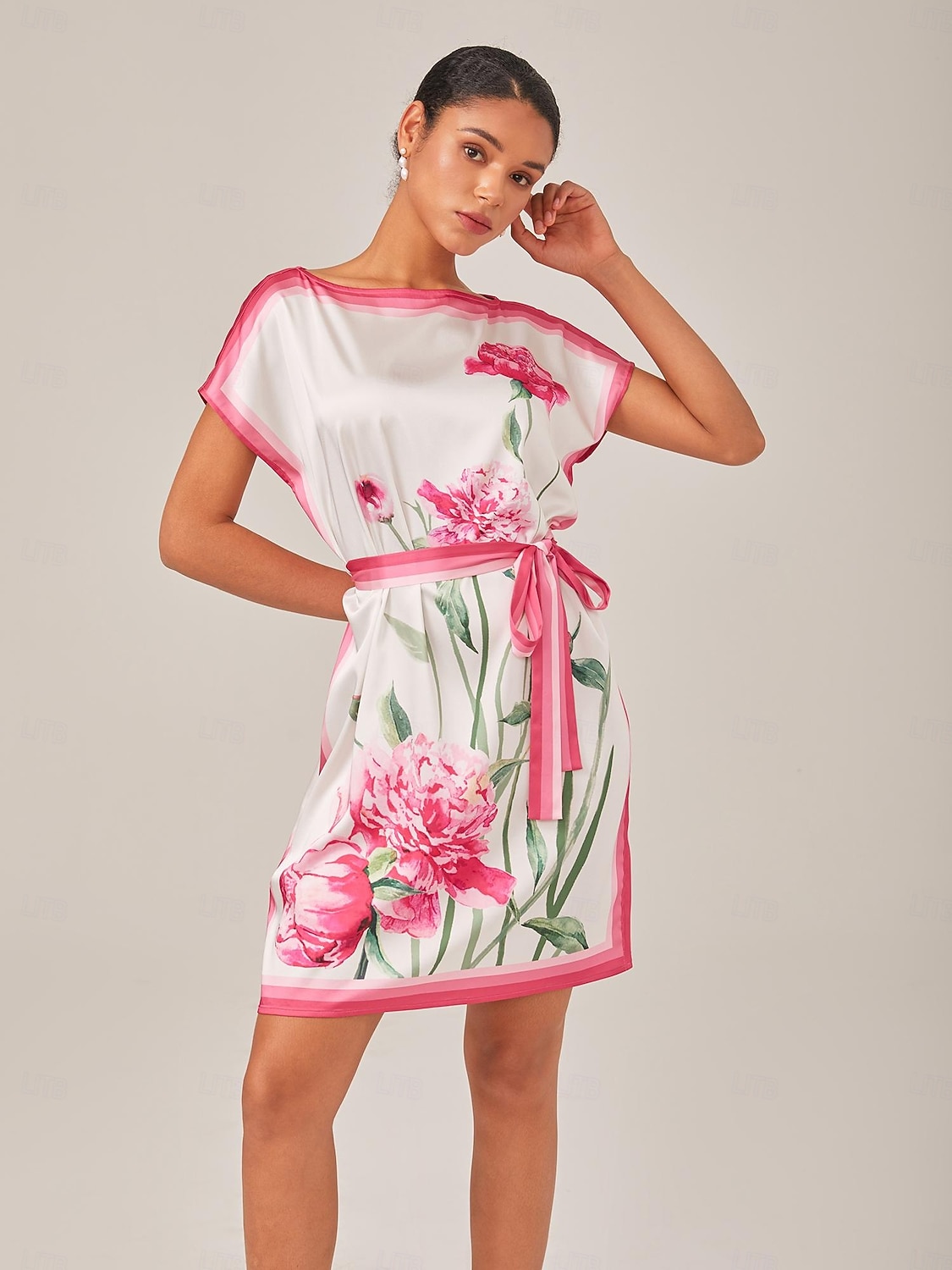 vestido midi fluido com decote canoa e estampa floral de 2025 por $71.99 –P2