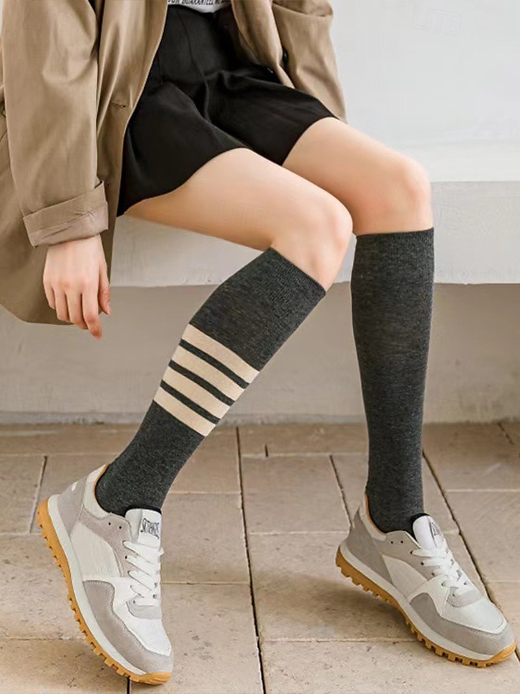 Kniehohe, asymmetrisch gestreifte Damensocken – sportliche, über die Wade reichende Baumwollsocken für Schuluniformen für Schüler, Abschlussfeiern, Cheerleading und den Alltag 2025 - $7.99 –P4