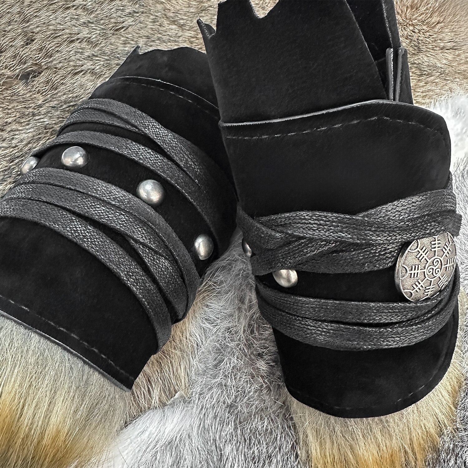 Retro / vintage Keskiaika Renessanssi Ranneke Soturi Viikinki Naamiaispuku Miesten Viikinki Halloween Karnevaali Juhla Suoritus LARP Aikuisten 1 rannetuki / JOS TARVITSET PARIN, TILAA 2 Käsivartijat 2026 - $37.99 –P8