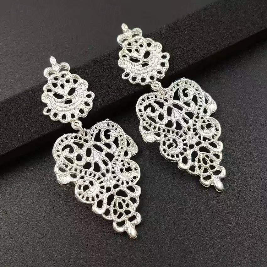 Femmes Boucles d'oreilles pendantes Classique Béni Des boucles d'oreilles Bijoux Argent / Noir / Dorée Pour Mariage Travail Quotidien Fiançailles Bal de promo de 2025 ? $19.49 –P1