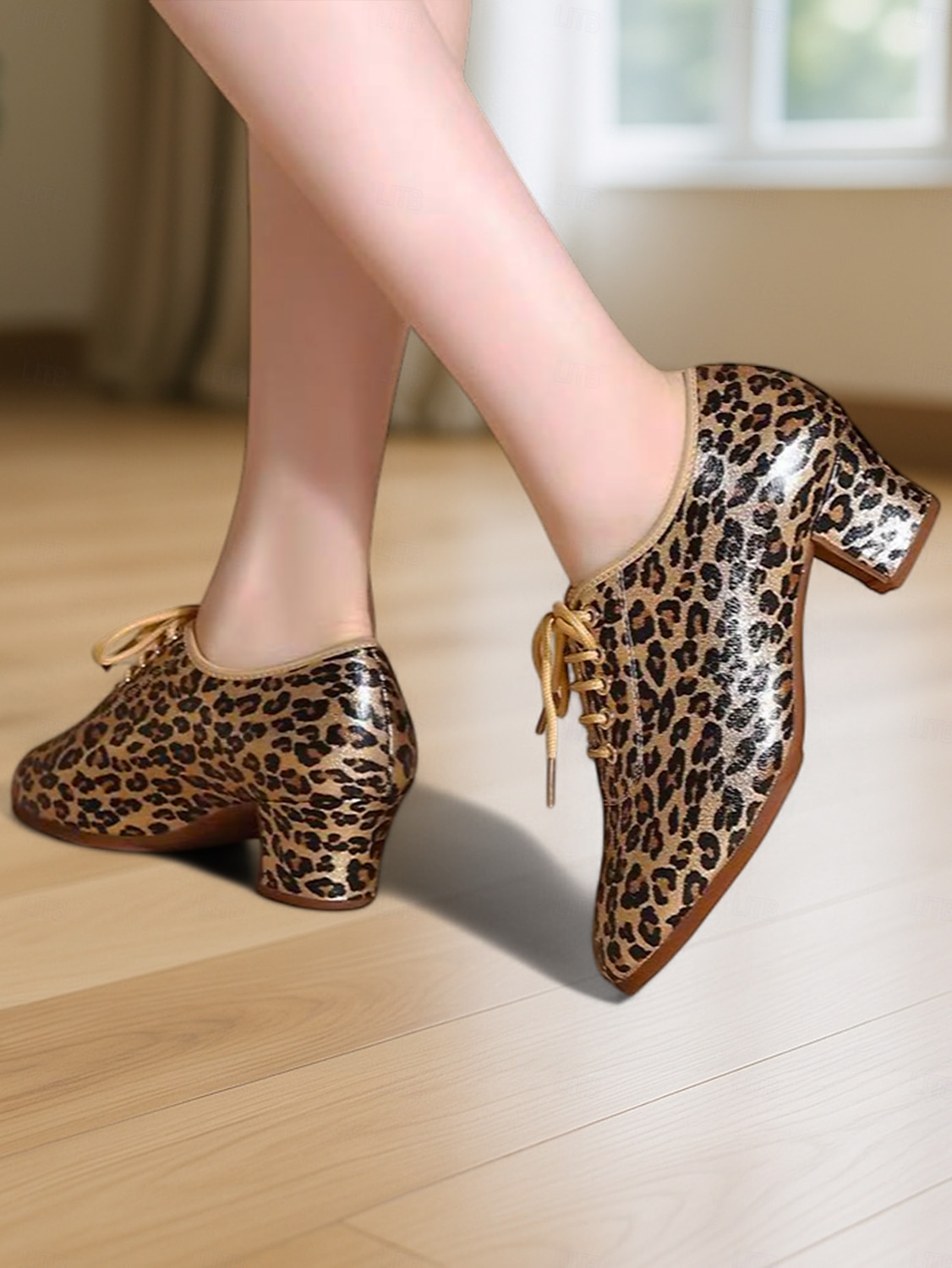 Chaussures de danse latine à lacets et imprimé léopard pour femmes – Chaussures d'entraînement à talon bas pour adultes et événements sociaux de 2025 ? $42.99 –P3