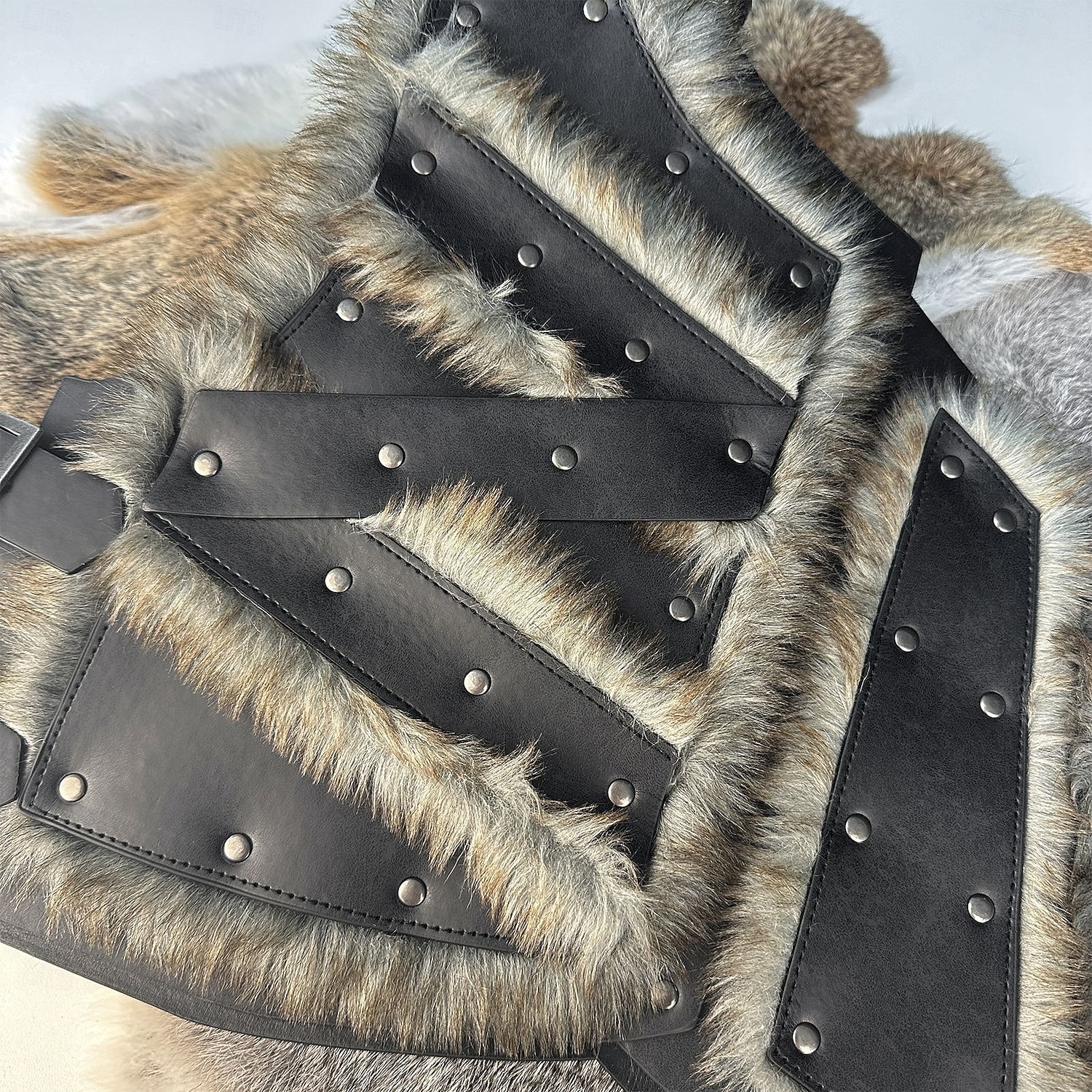 רטרו\וינטאג' ימי הביניים רנסנס כלי נשק ושריון נשף מסכות משמר החזה פיראט לוחם ויקינג שילדמיידן ניטים צבע אחיד תחפושות בגדי ריקוד גברים ויקינג האלווין (ליל כל הקדושים) קרנבל נשף מסכות 2026 - $69.99 –P3