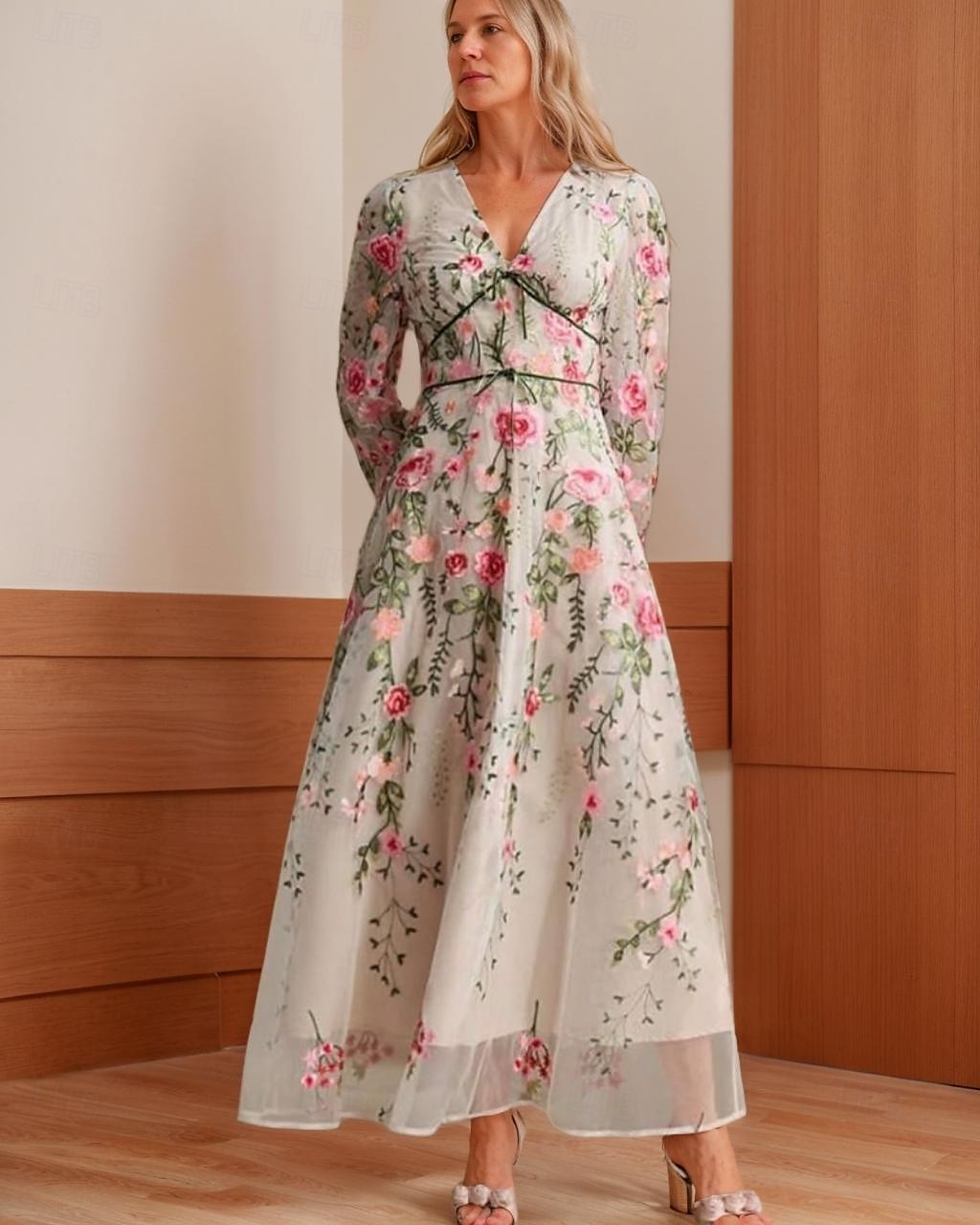 Blomstermønstrete Broderte Blonder A-Linje Mor til Bruden Kjole Semi Formell Kjole Strand Bryllup Enkel Minimalistisk V Hals Gulvlengde Tyll Lange Ermer med Fløyels Belte Bånd 2025 - $179.99 –P3