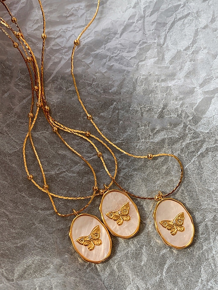 Collier médaillon papillon en or pour femme - pendentif ovale de style vintage avec perles et compartiment photo caché, élégant cadeau d'anniversaire, d'anniversaire ou de remise de diplôme de 2025 ? $11.99 –P5