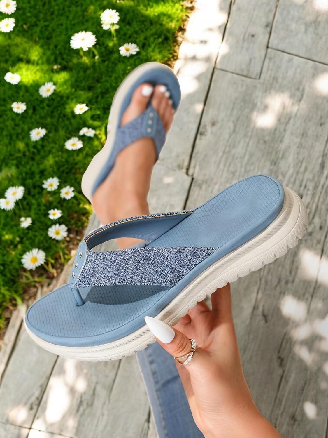 Sandales tongs pour femmes avec semelle coussinée – chaussures décontractées et légères à enfiler pour les promenades estivales et les journées à la plage de 2025 ? $32.99 –P7