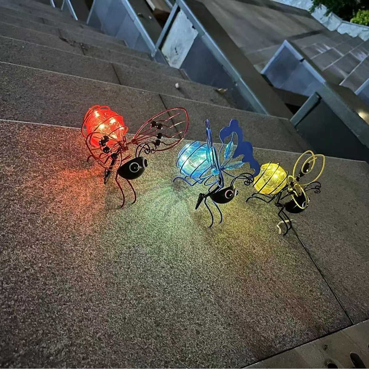 lumini solare pentru albine în aer liber, lumină solară de grădină pentru albine suspendate, lumini de simulare de albine solare, lumină solară impermeabilă pentru bondari pentru festivaluri de 2025 - $16.49 –P5
