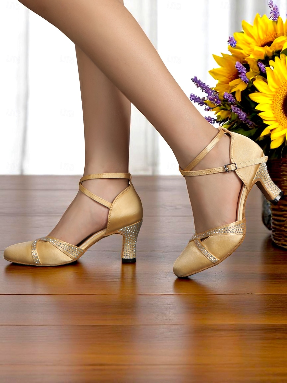 Chaussures de danse en satin champagne pour femmes avec talons en strass – élégantes chaussures de salon fermées pour mariage et valse de 2025 ? $64.99 –P1