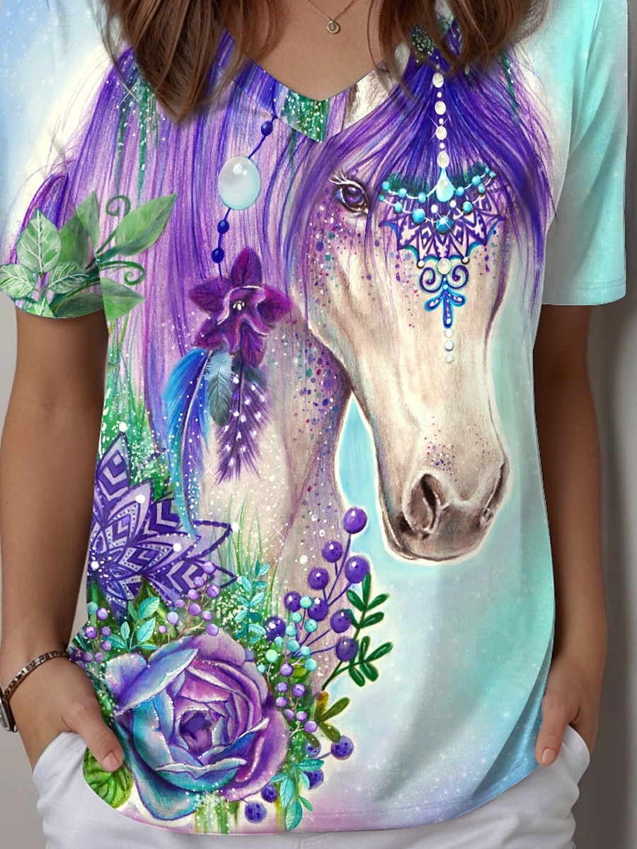 T-shirt da donna "Zingara Violet Horse" di Sheena Pike, grafica floreale, stile vintage, casual, elegante, manica corta, scollo a V, top normali, stampa quotidiana, celeste, estate. del 2025 a $21.99 –P2