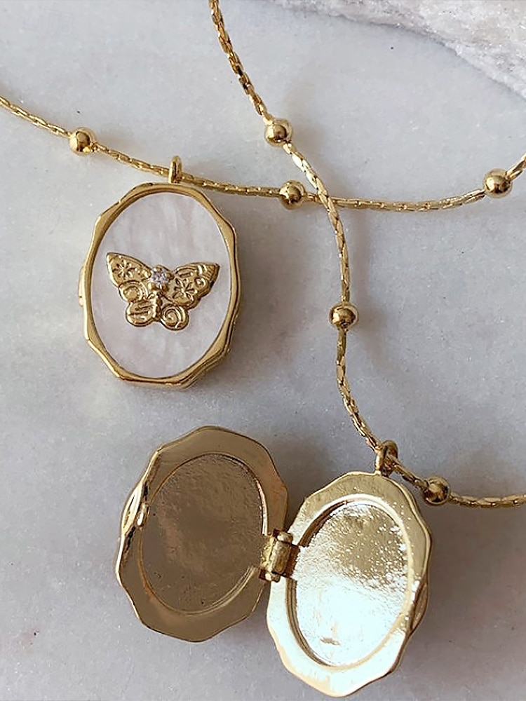 Collier médaillon papillon en or pour femme - pendentif ovale de style vintage avec perles et compartiment photo caché, élégant cadeau d'anniversaire, d'anniversaire ou de remise de diplôme de 2025 ? $11.99 –P2