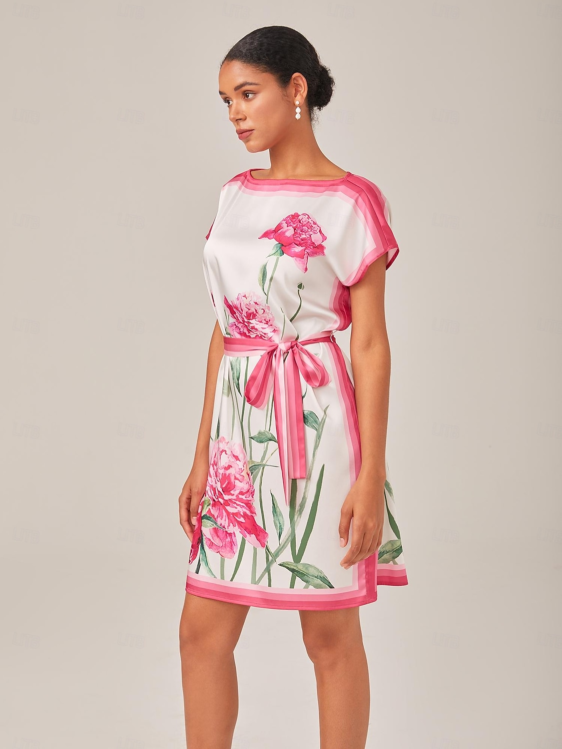 vestido midi fluido com decote canoa e estampa floral de 2025 por $71.99 –P3
