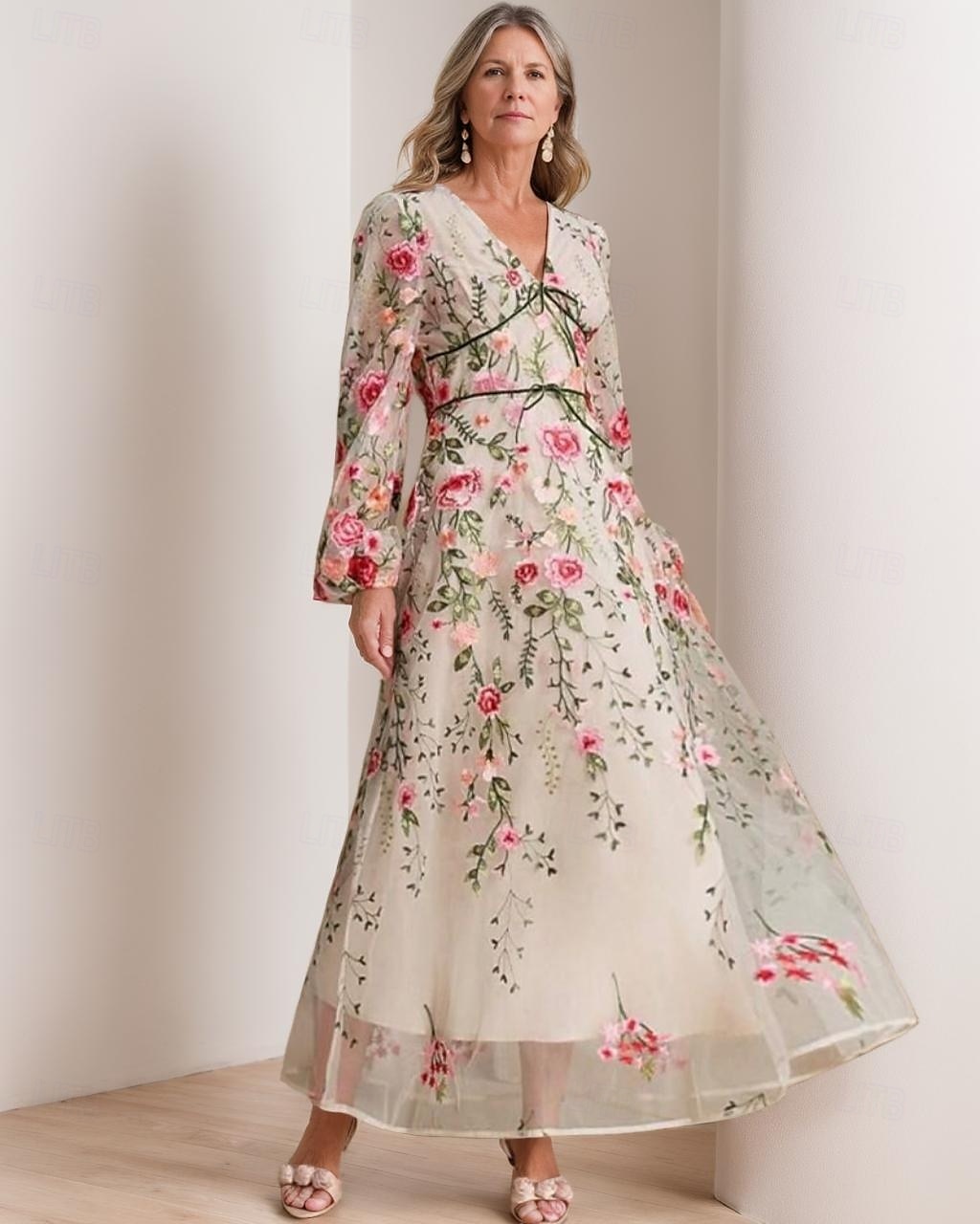 Blomstermønstrete Broderte Blonder A-Linje Mor til Bruden Kjole Semi Formell Kjole Strand Bryllup Enkel Minimalistisk V Hals Gulvlengde Tyll Lange Ermer med Fløyels Belte Bånd 2025 - $179.99 –P1