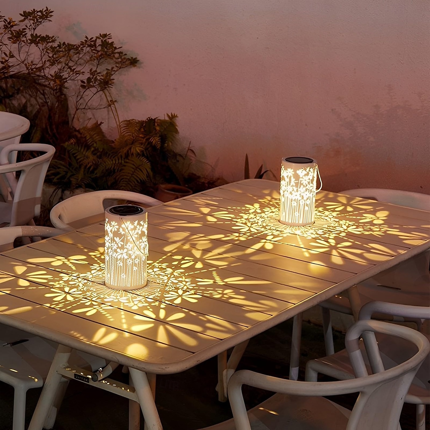 1 lanterne solaire d'extérieur étanche, projection de fleurs et de libellules, éclairage d'ambiance pour jardin, pelouse, paysage de 2025 ? $14.99 –P3