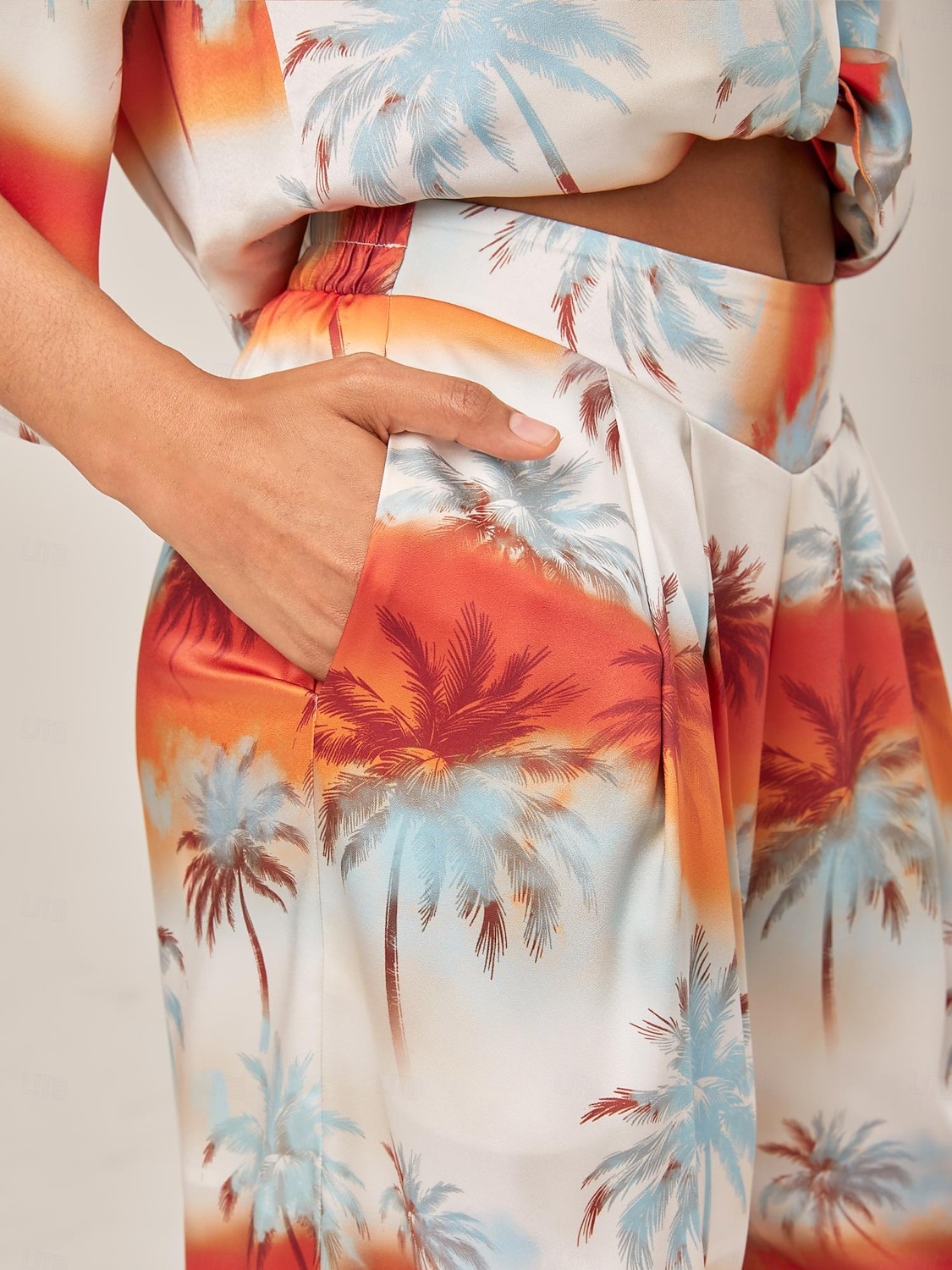 ensemble haut court à col cubain fleuri et pantalon large de 2025 ? $78.99 –P8