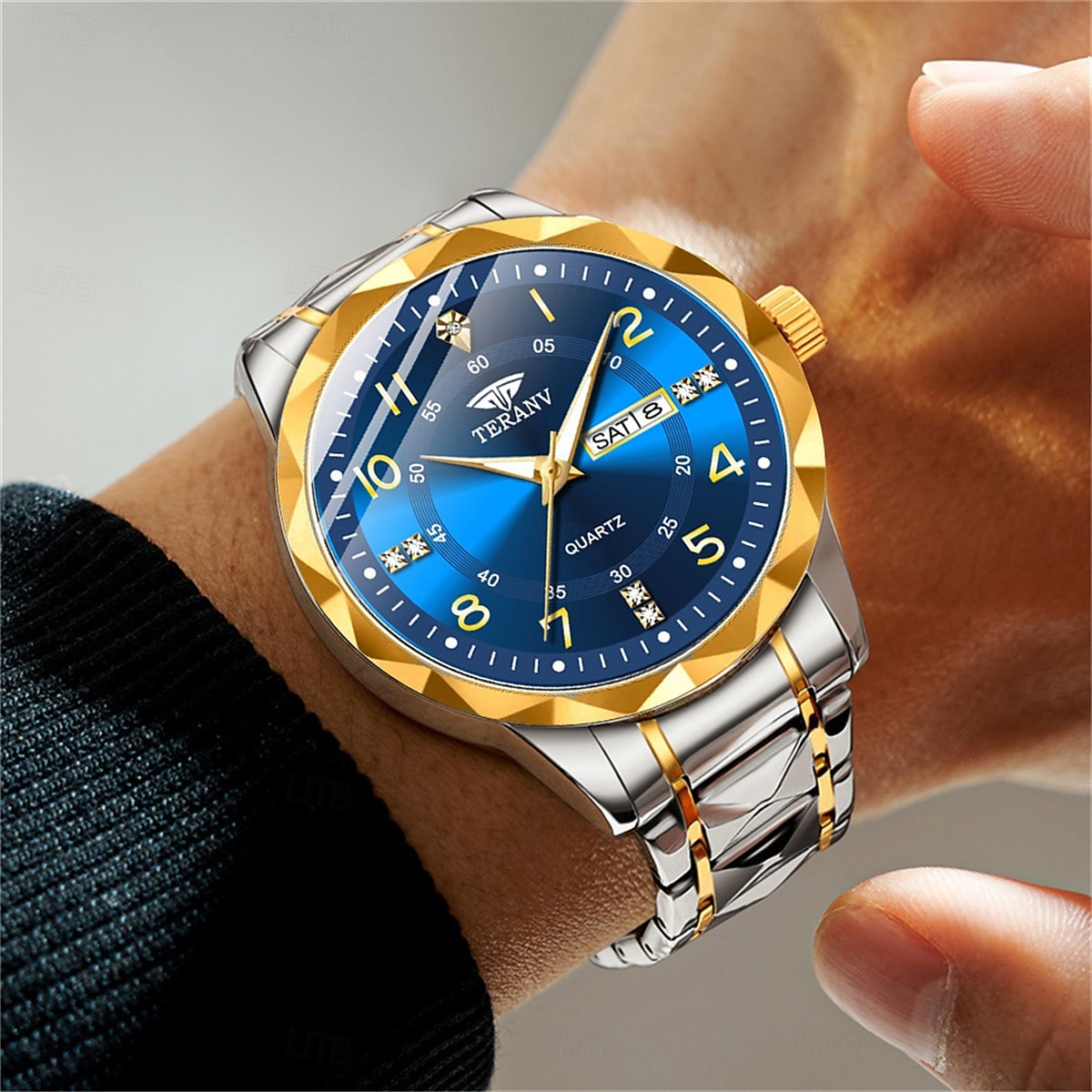 Orologio da Uomo alla Moda al Quarzo Quadrante Digitale a Rombo Doppio Calendario Luminoso Orologio Impermeabile in Acciaio con Decorazione di Strass Orologio da Affari del 2025 a $31.99 –P4
