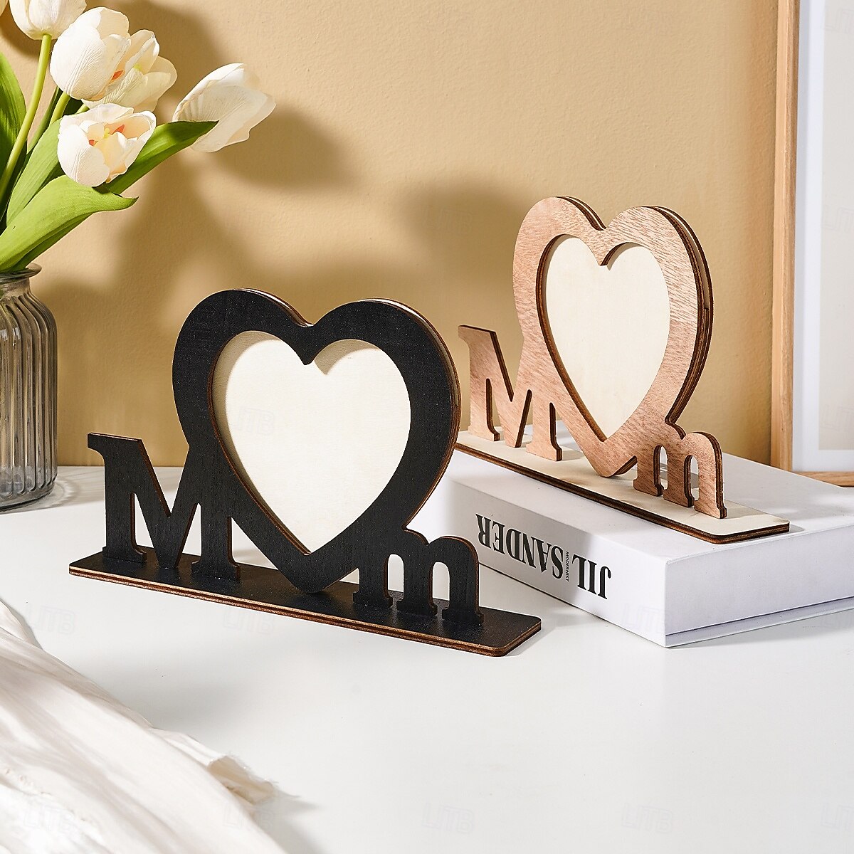 Decorazione in legno per la festa della mamma, regalo per la mamma, ornamento a forma di cuore con la lettera della mamma per il tavolo, decorazione moderna per la casa come regalo per la festa della del 2025 a $23.99 –P1