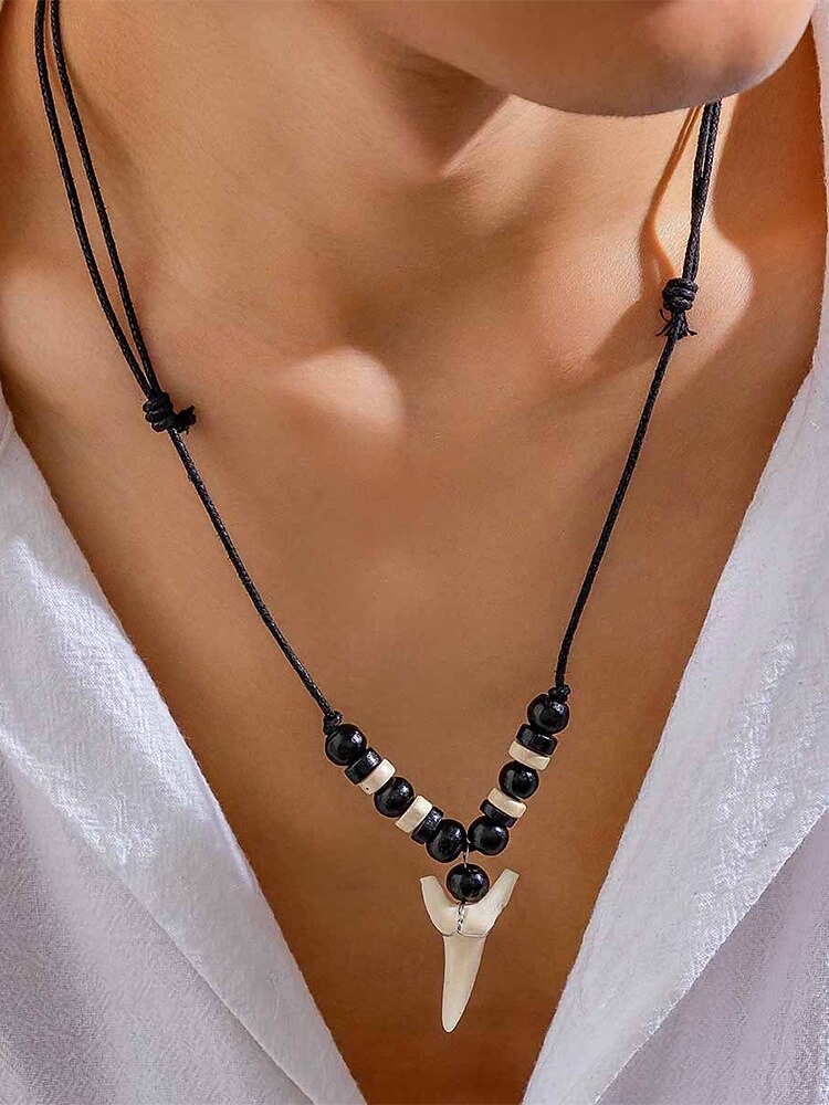 Collana con ciondolo a forma di dente di squalo da uomo – gioiello da surfista con perline in stile tribale fatto a mano con cordino regolabile per spiaggia, vacanze e abbigliamento casual del 2026 a $11.99 –P1