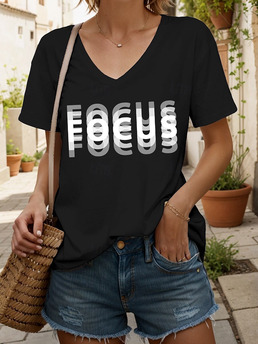 Femmes Chemisier Graphique Lettre ancien Élégant Classique Manche Courte Col en V Hauts Réguliers Quotidien Sortir Tenue de plage Imprimé Noir Blanche Été Printemps de 2025 ? $27.99 –P1