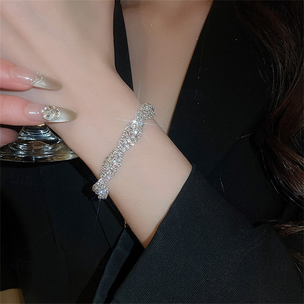 Parure de bijoux 3 Argent Zircon Chrome Argent 1 Collier 1 Bracelet Boucles d'oreilles Femmes Élégant ancien Mode Mignon Le style rétro Classique Géométrique Parure de Bijoux Pour Mariage Soirée de 2025 ? $21.99 –P9