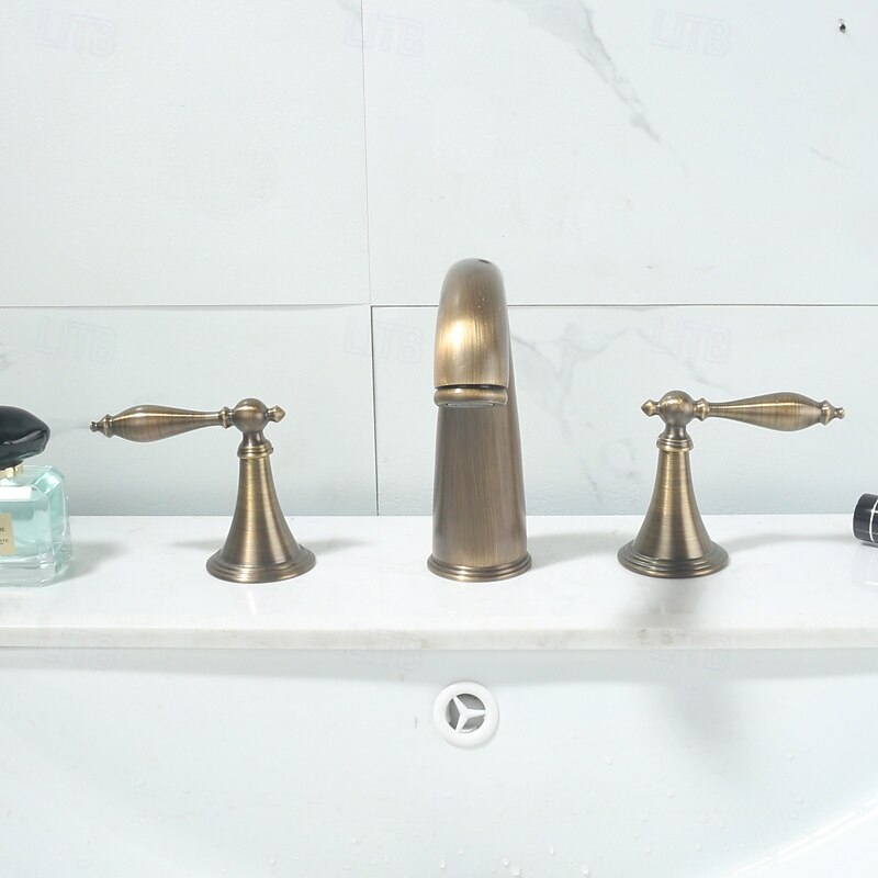 Rubinetto per lavabo - Ampia diffusione Ottone Antico / Nichel spazzolato / Galvanizzato Rubinetto a tre fori Due maniglie tre foriBath Taps del 2025 a $186.99 –P3
