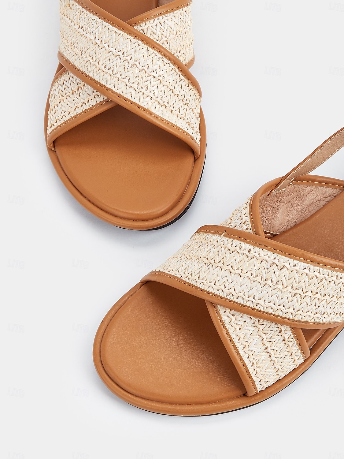 Sandales plates à brides croisées tissées pour femmes – sandales bohèmes décontractées pour les promenades estivales et les rendez-vous romantiques en journée de 2025 ? $34.99 –P5