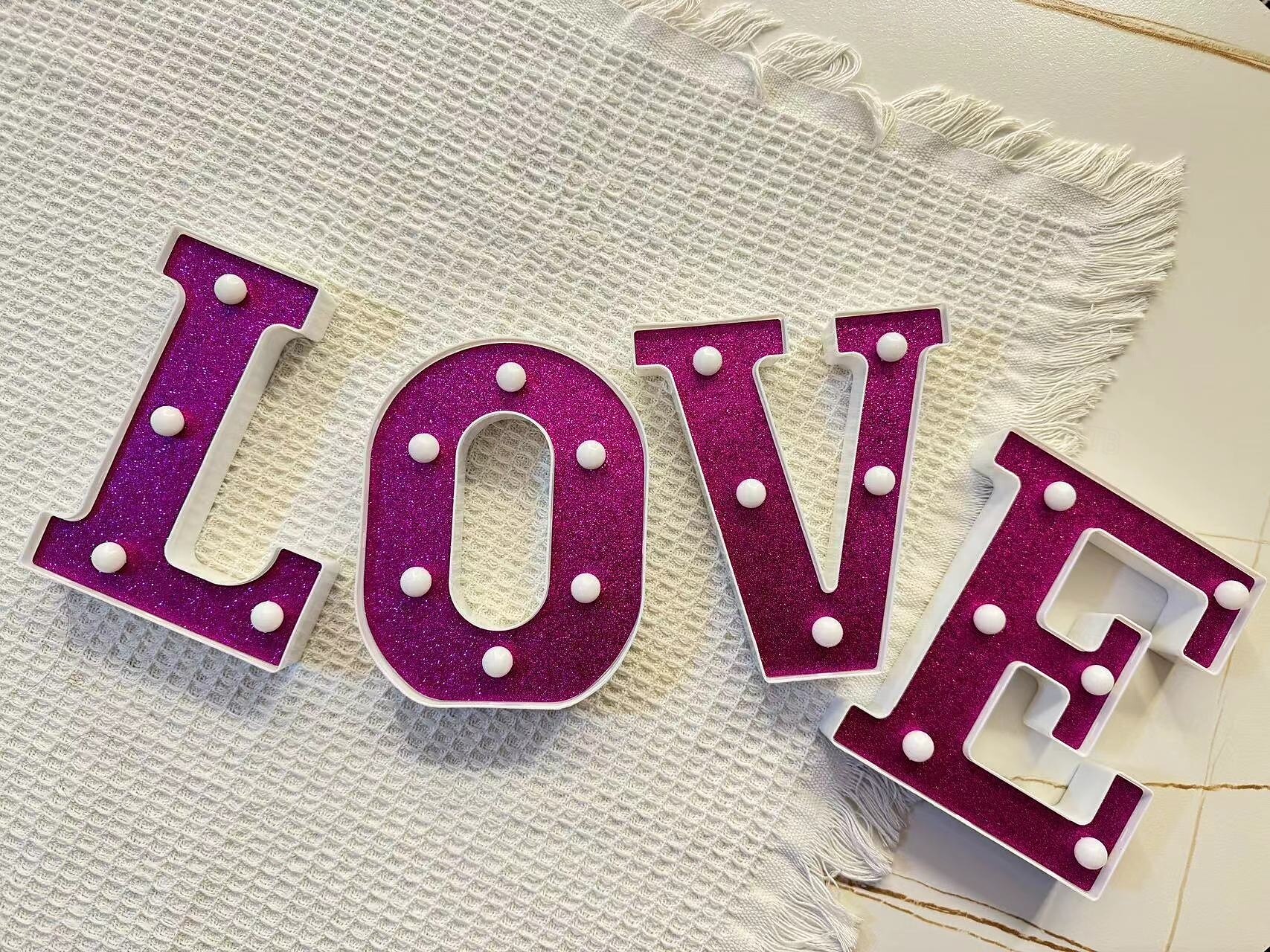 Luci decorative con lettere viola da 16 cm, luci per feste, compleanno, Natale del 2025 a $4.99 –P3