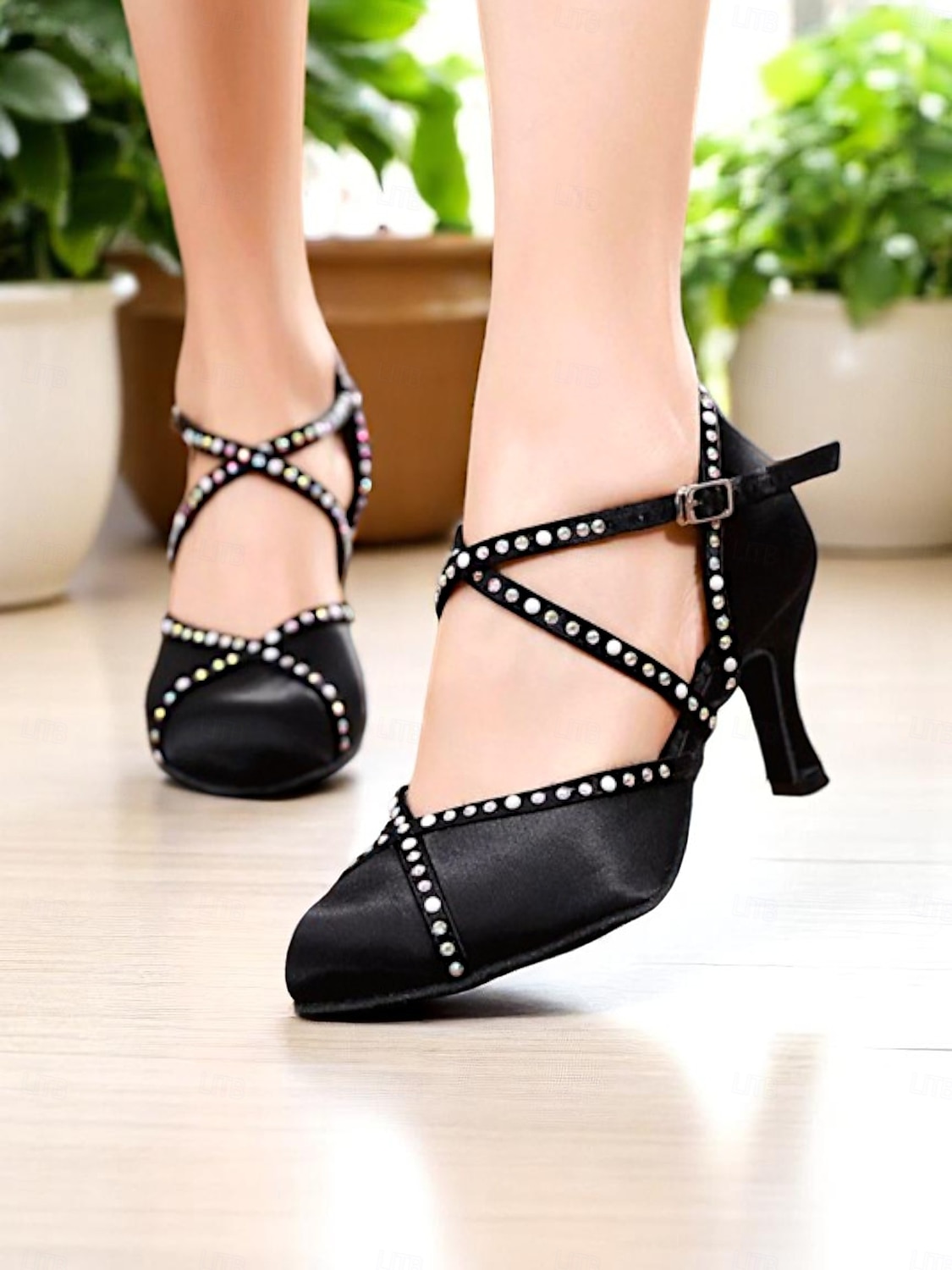Chaussures de danse de salon en satin rose à strass pour femmes - Sandales à talons bas pour spectacles latins, pour mariages et entraînements de 2025 ? $59.99 –P3