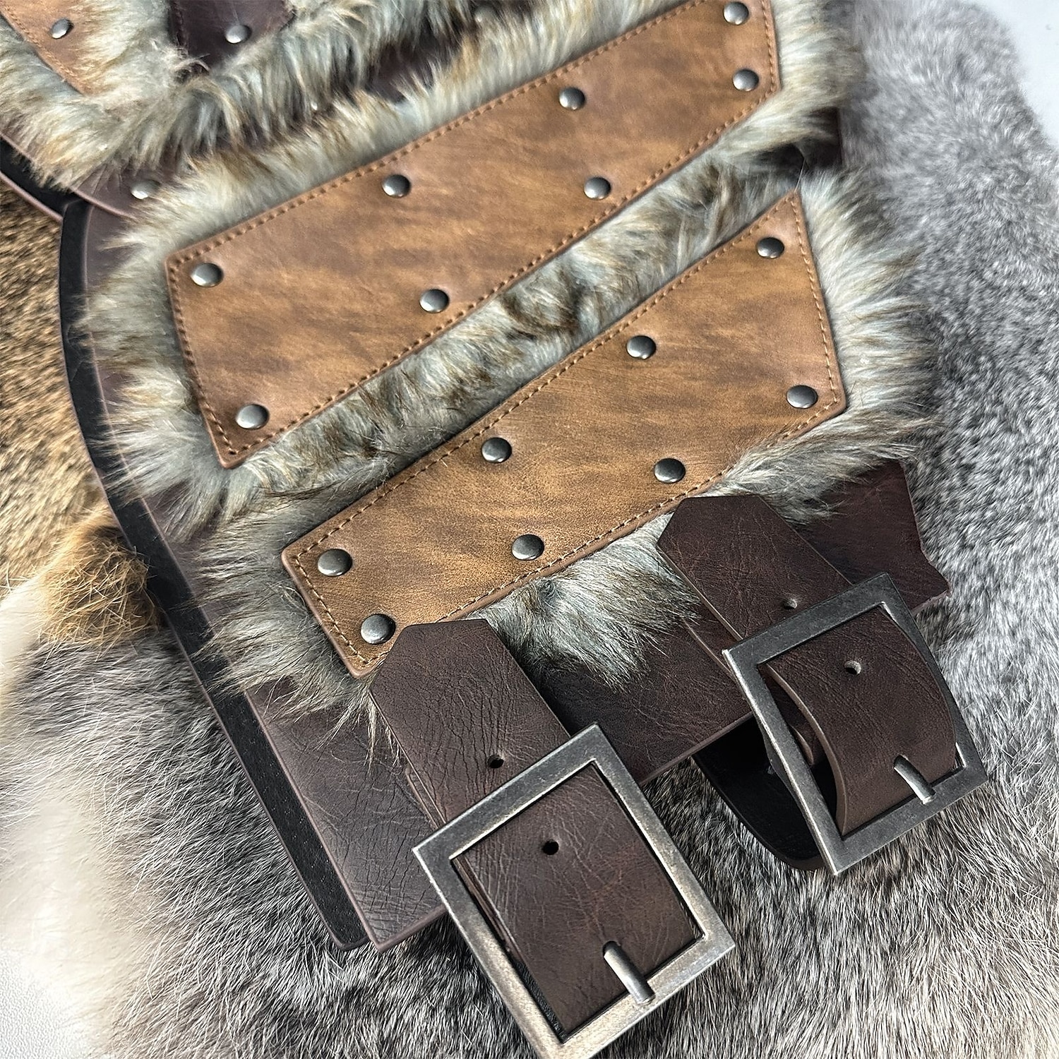 רטרו\וינטאג' ימי הביניים רנסנס כלי נשק ושריון נשף מסכות משמר החזה פיראט לוחם ויקינג שילדמיידן ניטים צבע אחיד תחפושות בגדי ריקוד גברים ויקינג האלווין (ליל כל הקדושים) קרנבל נשף מסכות 2026 - $69.99 –P7