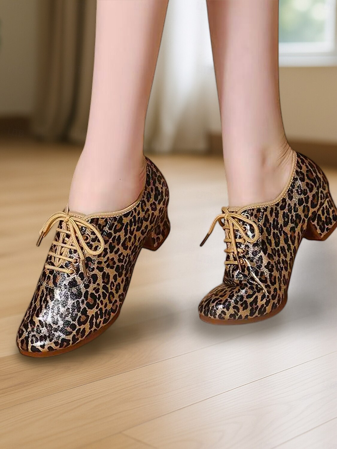 Chaussures de danse latine à lacets et imprimé léopard pour femmes – Chaussures d'entraînement à talon bas pour adultes et événements sociaux de 2025 ? $42.99 –P4