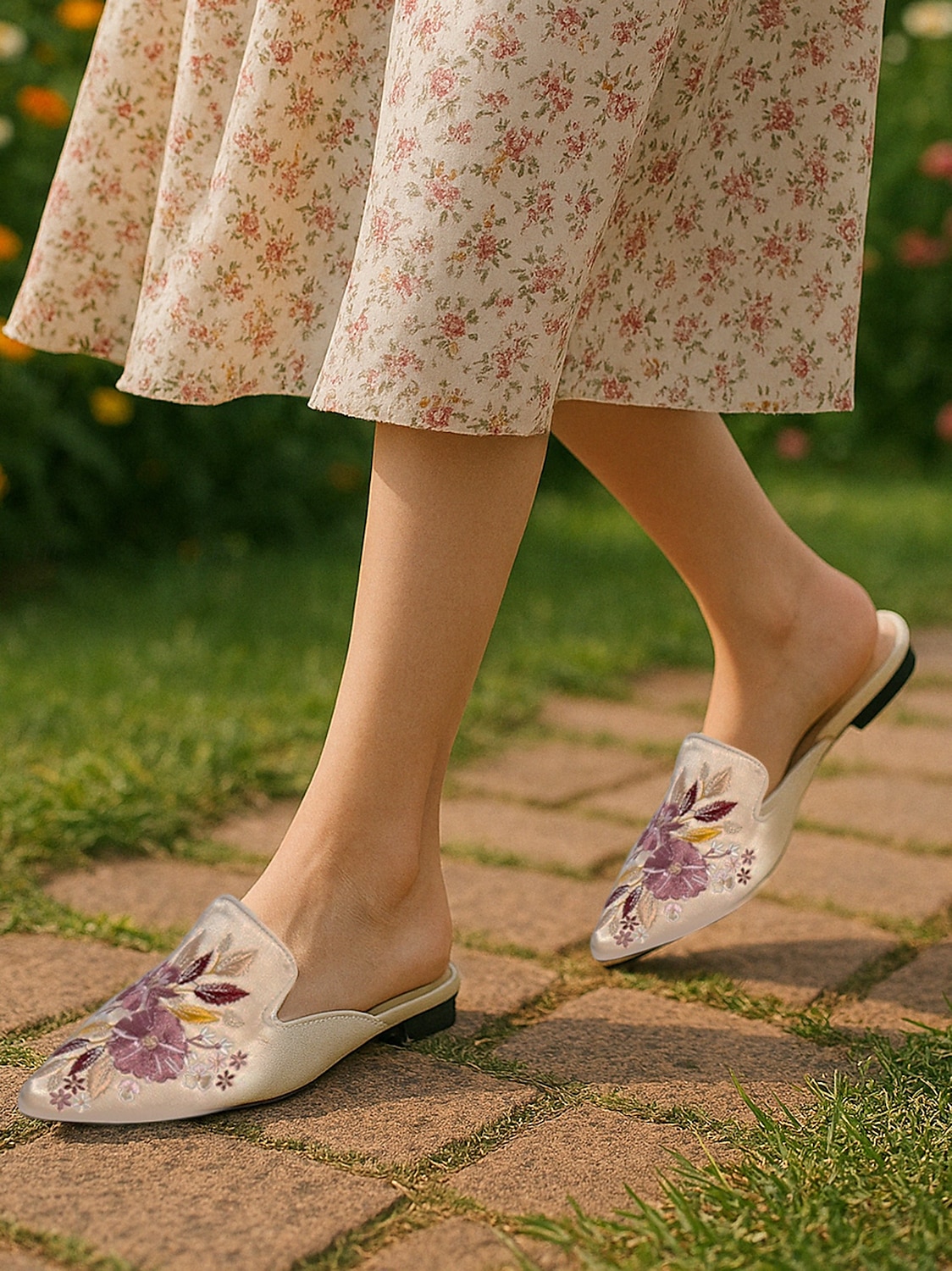 mules en satin brodées à bout pointu pour femmes – ballerines à enfiler à fleurs vintage pour les rendez-vous décontractés et les promenades en plein air de 2025 ? $32.99 –P1