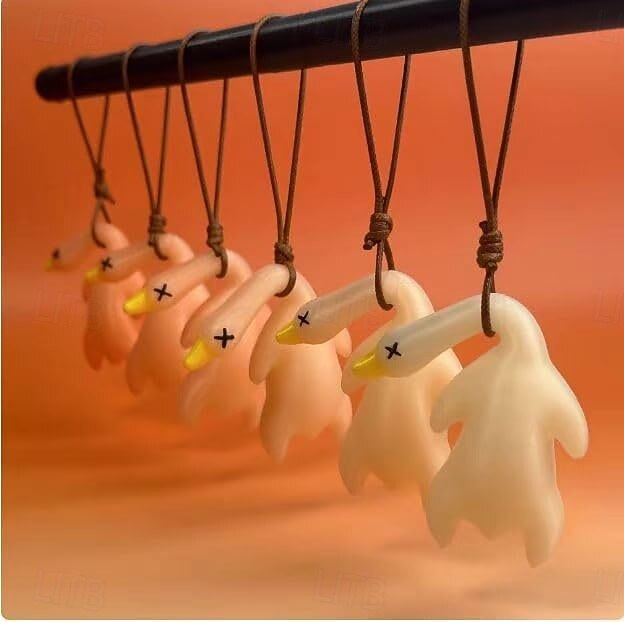 UV-Farbwechselndes Enten-Ornament zum Aufhängen im Spiegel, 3-Minuten-Solar-aktiviertes Auto-Accessoire, lichtbeständiges Hängedekor für Rückspiegel, Armaturenbrett, Geschenk für Autoliebhaber 2025 - $8.99 –P6