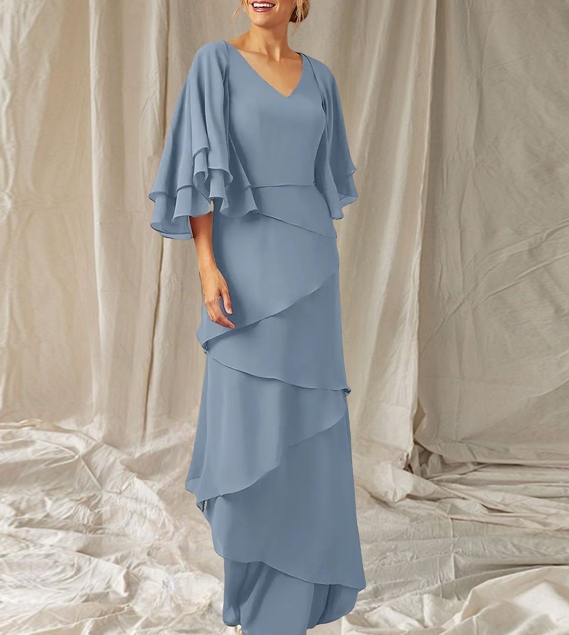 Abito Due Pezzi A-Line Madre della Sposa Ospite Matrimonio Elegante Inclusa Fascia V Collo Lunghezza del Pavimento Chiffon Manica Mezza Fascia Inclusa con Volant del 2025 a $174.99 –P1