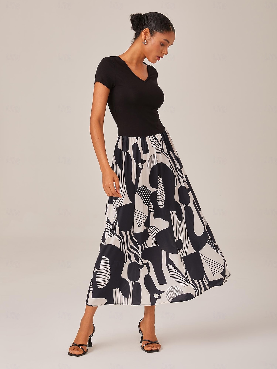 Abito lungo da donna in bianco e nero lavorato a maglia, patchwork, tessuto, stampa geometrica astratta, elegante, gonna a trapezio, svolazzante, elastico in vita, casual, da indossare tutti i giorni del 2025 a $61.99 –P3