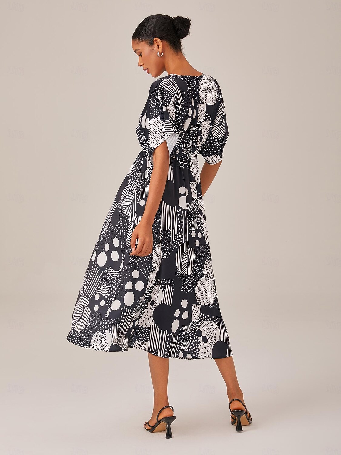 nero  &abito midi con scollo a V e pois astratti bianchi del 2025 a $75.99 –P7