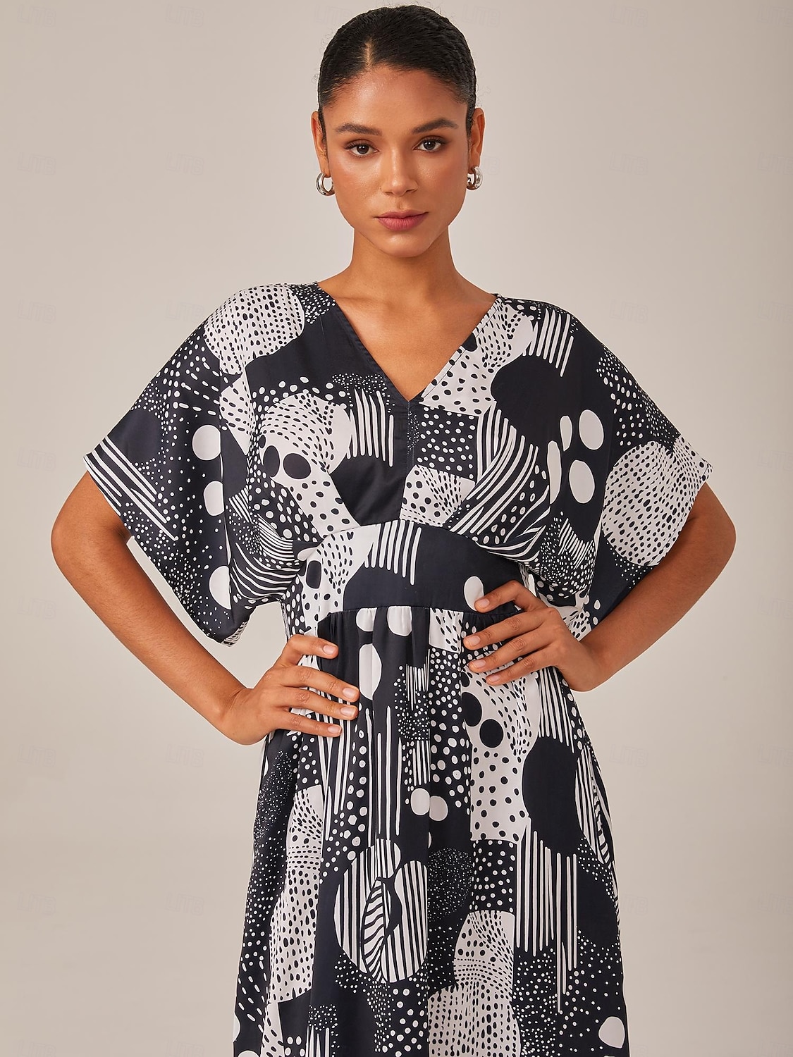 nero  &abito midi con scollo a V e pois astratti bianchi del 2025 a $75.99 –P5