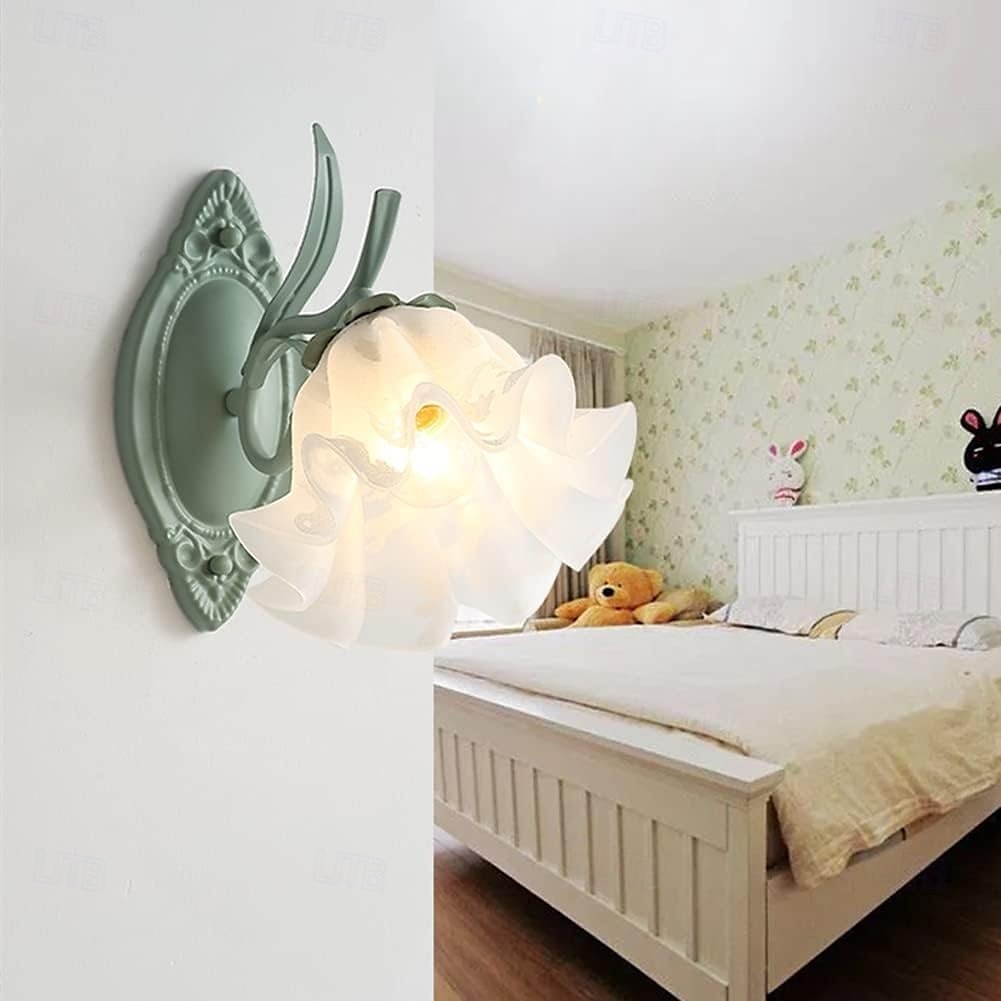Applique da parete moderna nordica verde, graziosa, in ceramica bianca, a forma di fiore, in vetro, stile rustico, per comodino, camera da letto per bambini, veranda, soggiorno, hotel. del 2025 a $66.99 –P1