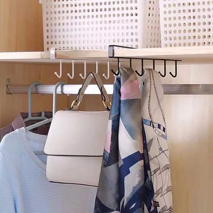 Confezione da 2 ganci in ferro antitraccia per dormitorio, organizer per armadietti senza chiodi, ganci per riporre gli scaffali della cucina, ganci per armadietti della camera da letto, soluzioni di del 2025 a $12.49 –P1