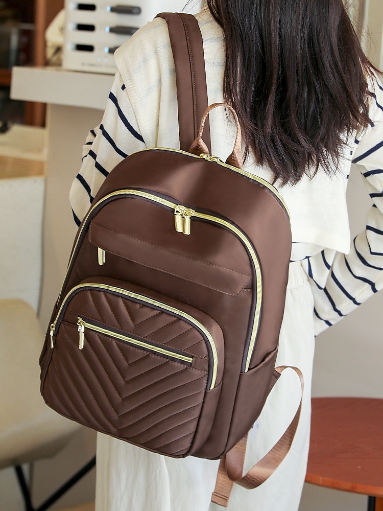wasserabweisender Damen-Reiserucksack aus Nylon mit gesteppter Fronttasche, goldenen Reißverschlüssen und Gepäckgurt für Business-, Schul- und Wochenendausflüge 2026 - $32.99 –P2