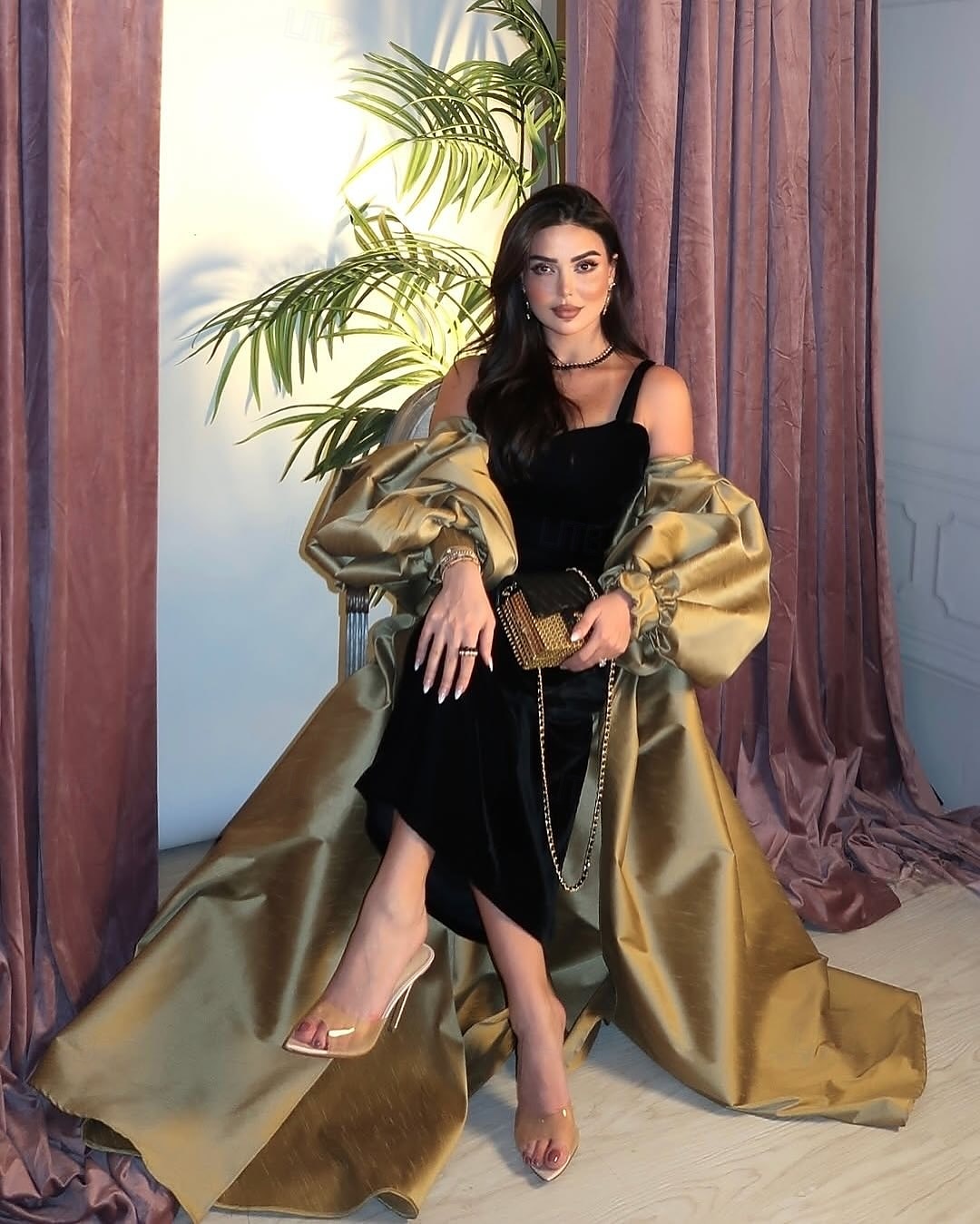Robe de soirée élégante en colonne/silhouette ajustée robe formelle de mariage longue à partir du sol à manches longues col carré satin avec châle de 2025 ? $137.99 –P3